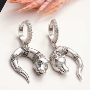 Gümüş Sallantılı Kaplan Figürlü Kadın Küpe